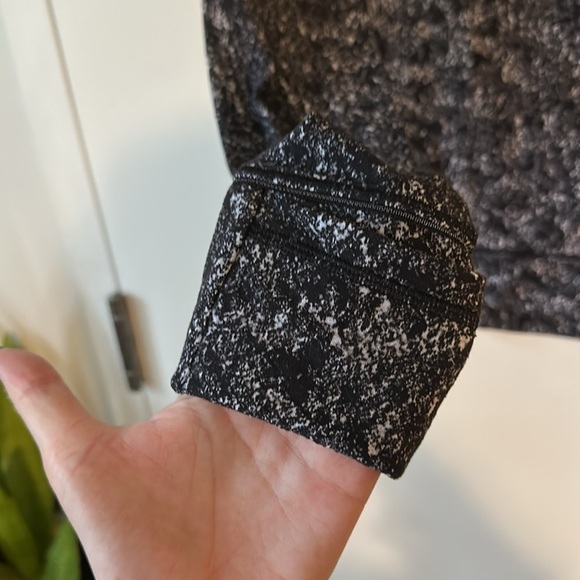 LULULEMON | Outrun the Elements 1/2 Zipper - Picture 8 of 16